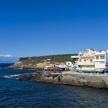 Oasis La Caleta * Адехе