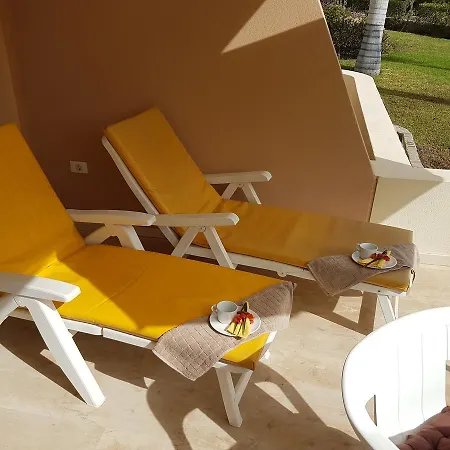 Oasis La Caleta Адехе